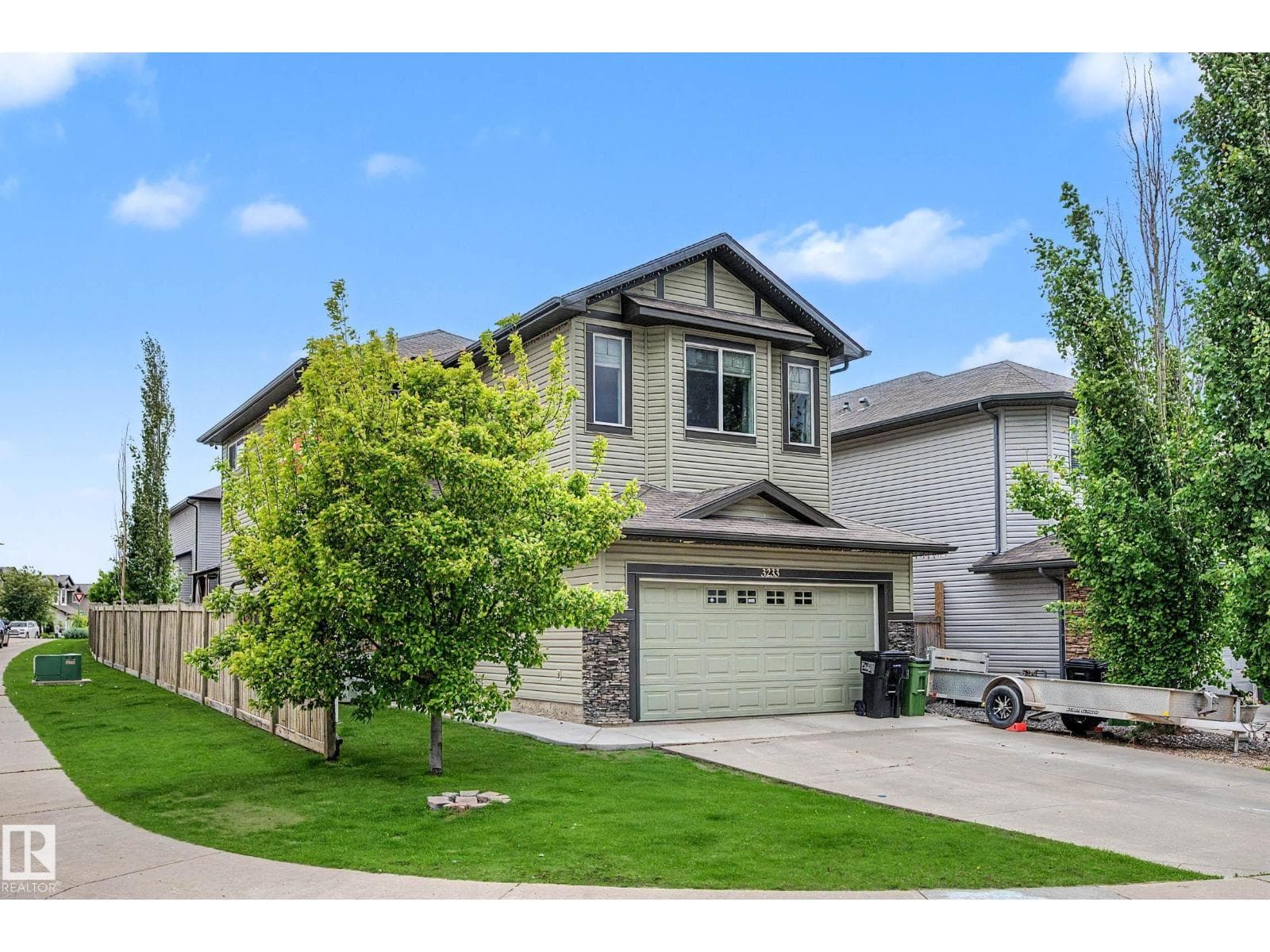 3233 21A AV NW