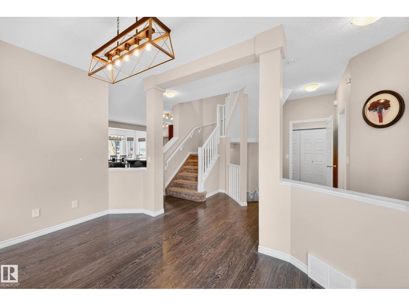3233 21A AV NW — photo 5