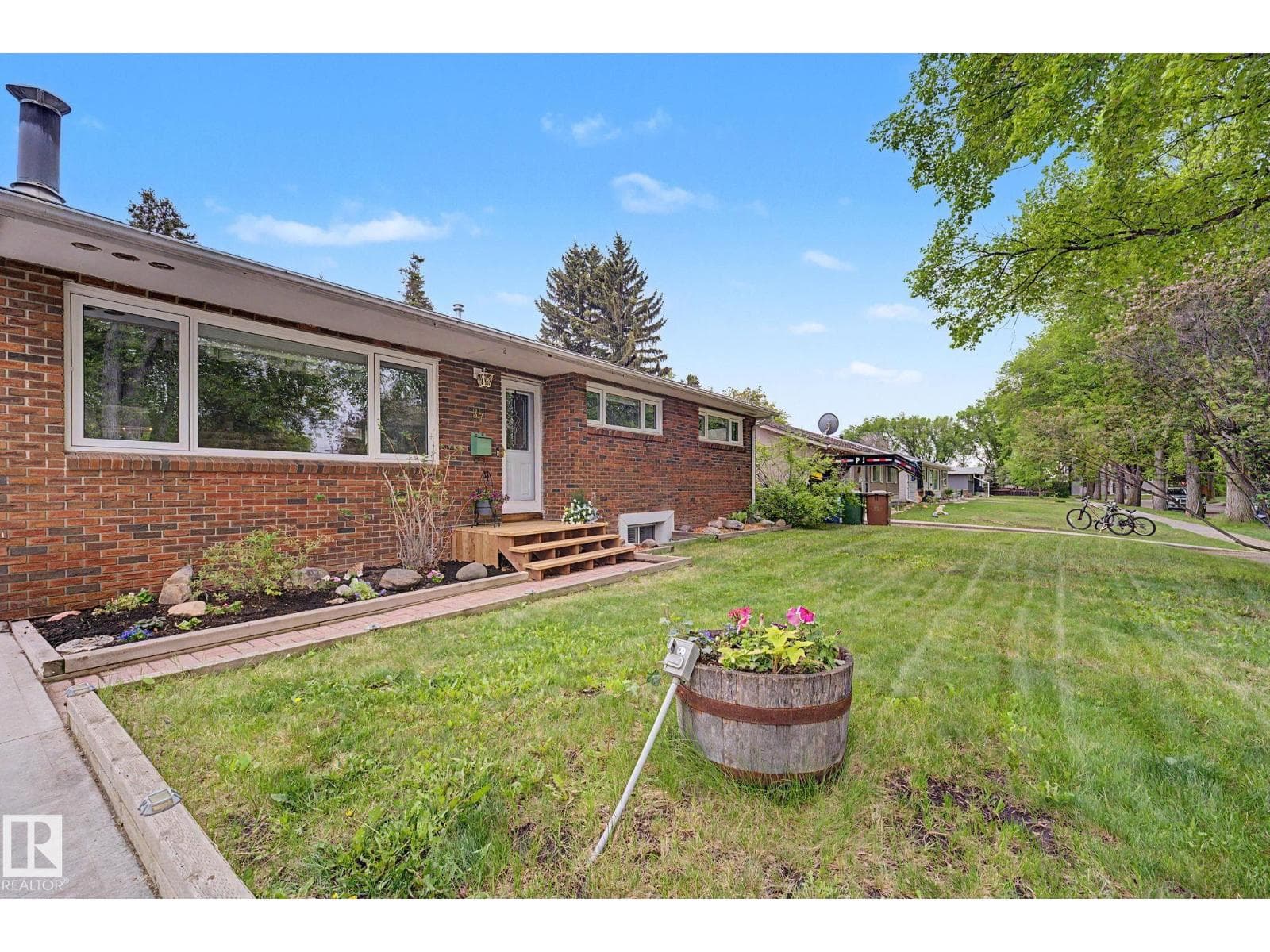 37 SUNNYSIDE CR — photo 3