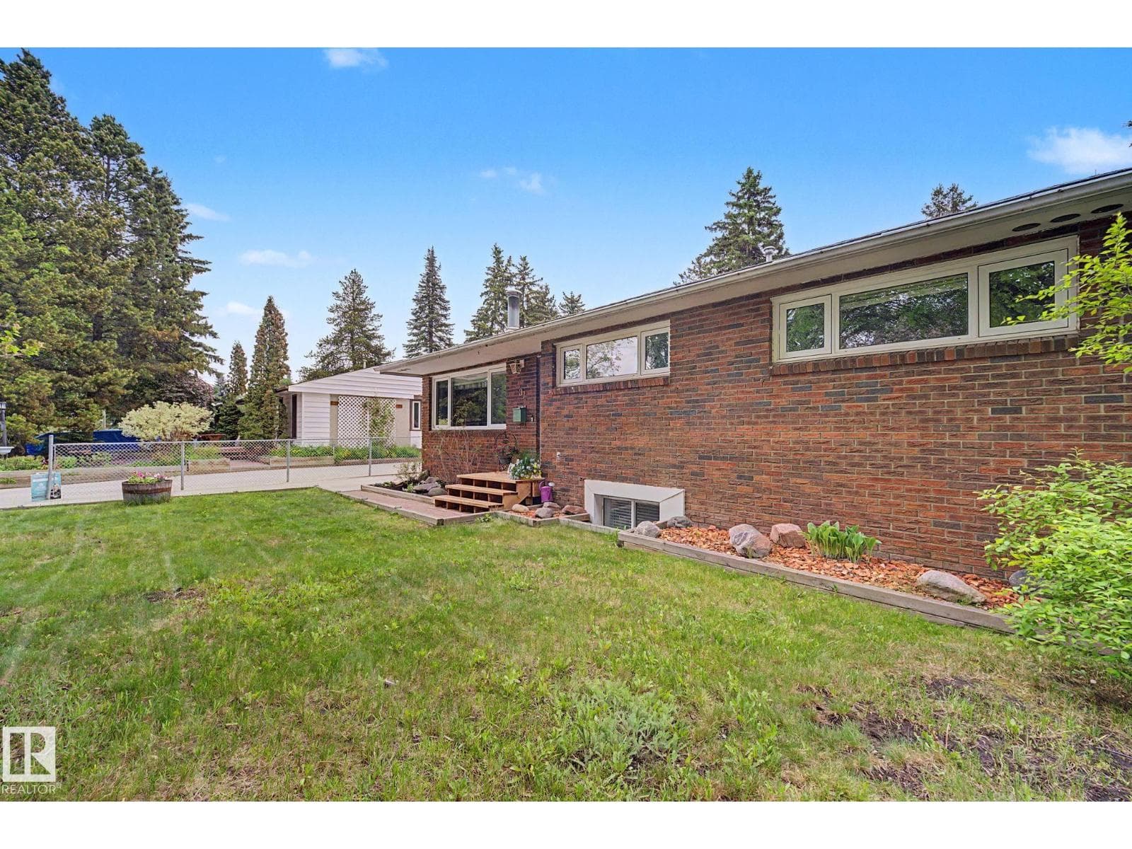 37 SUNNYSIDE CR — photo 4