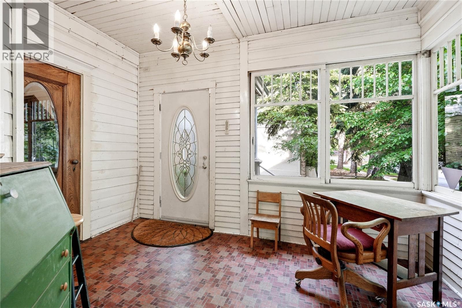 512 Bedford ROAD — photo 4