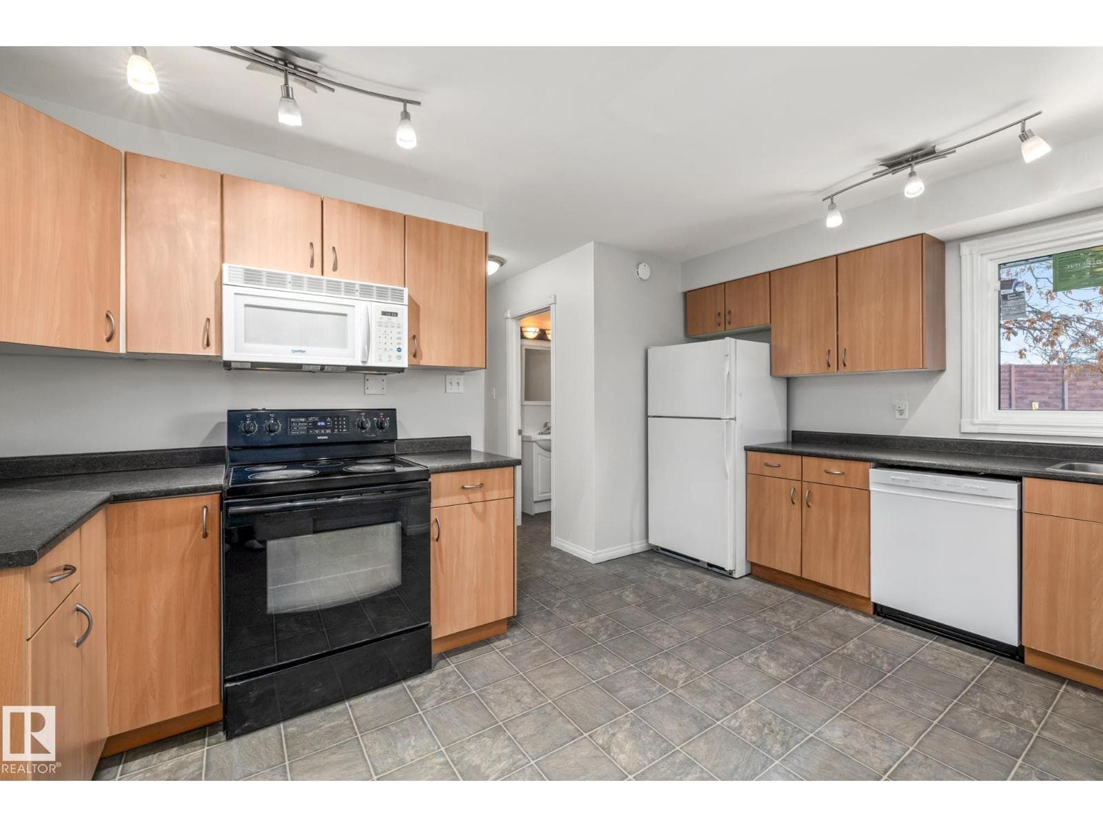 145B ROYAL RD NW — photo 3