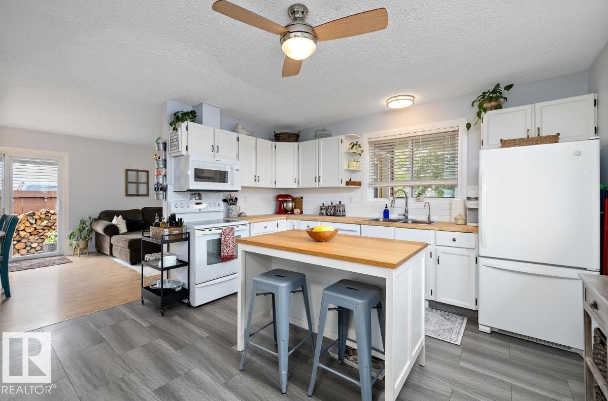 243 PORTER AV — photo 3