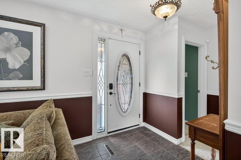 6616 95 AV NW — photo 3