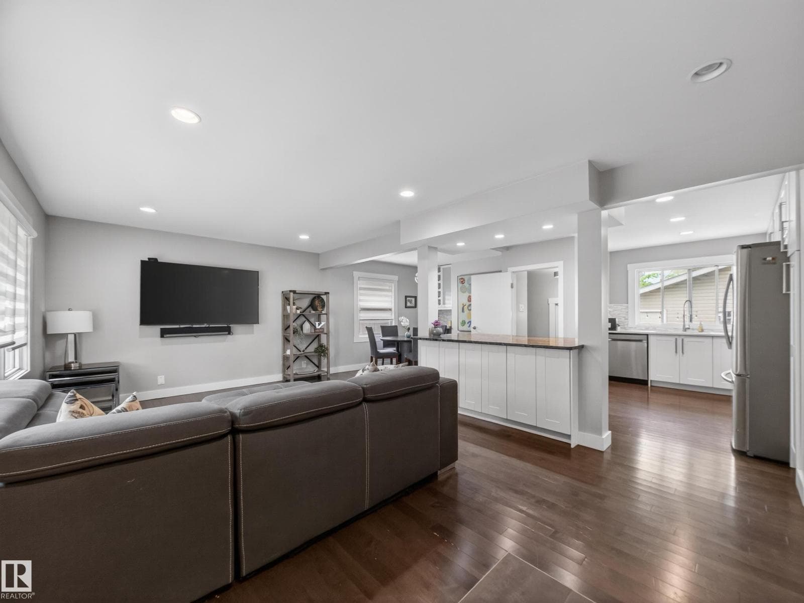 15803 83 AV NW — photo 4