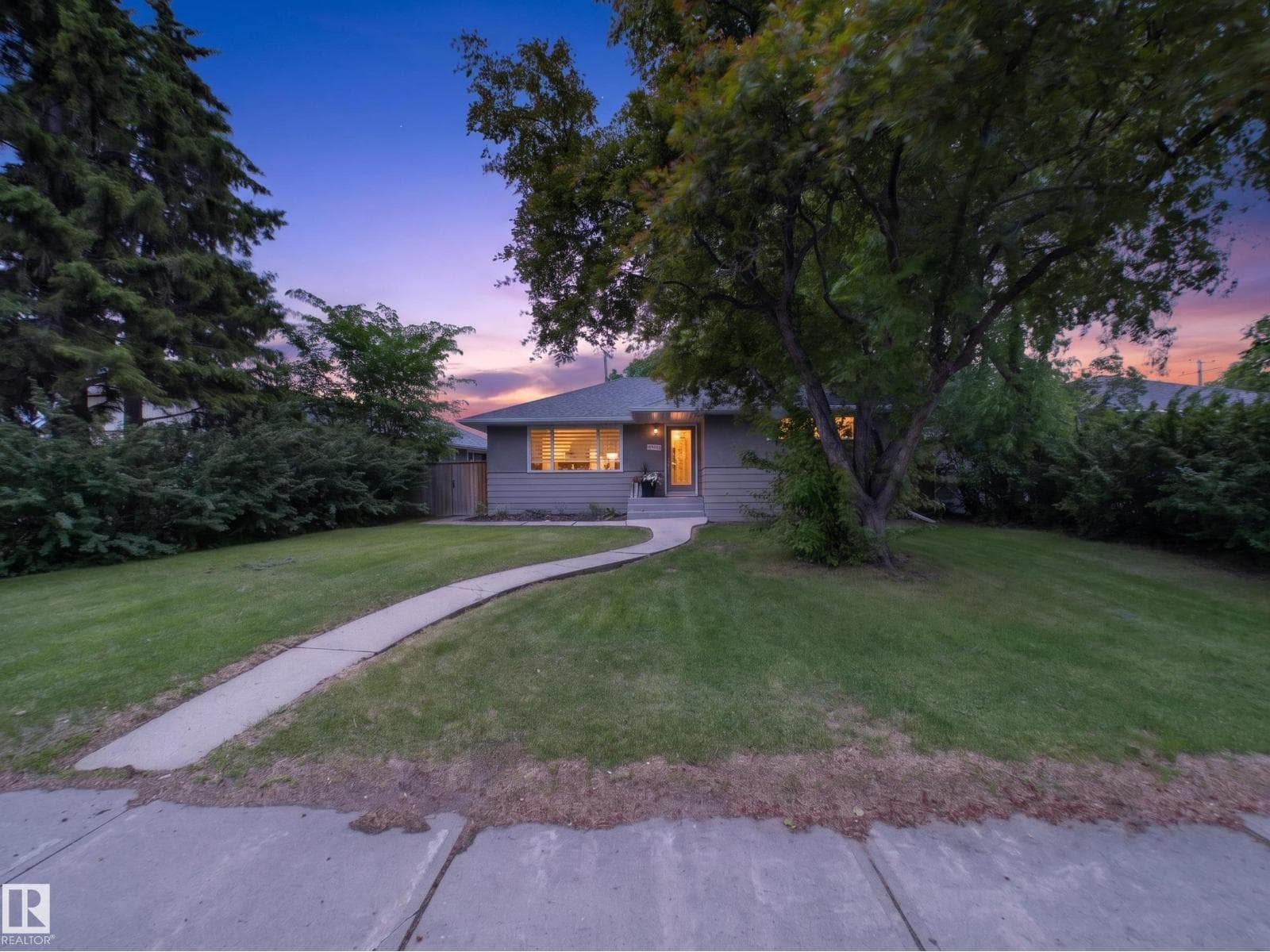 15803 83 AV NW