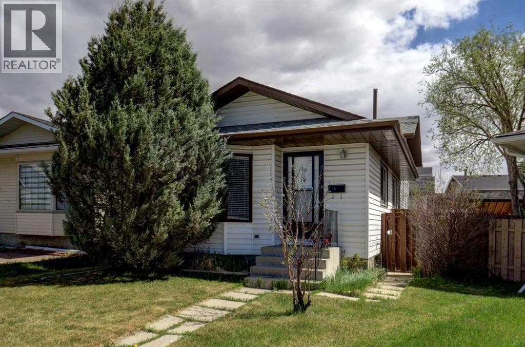 16 Martingrove Mews NE — photo 2
