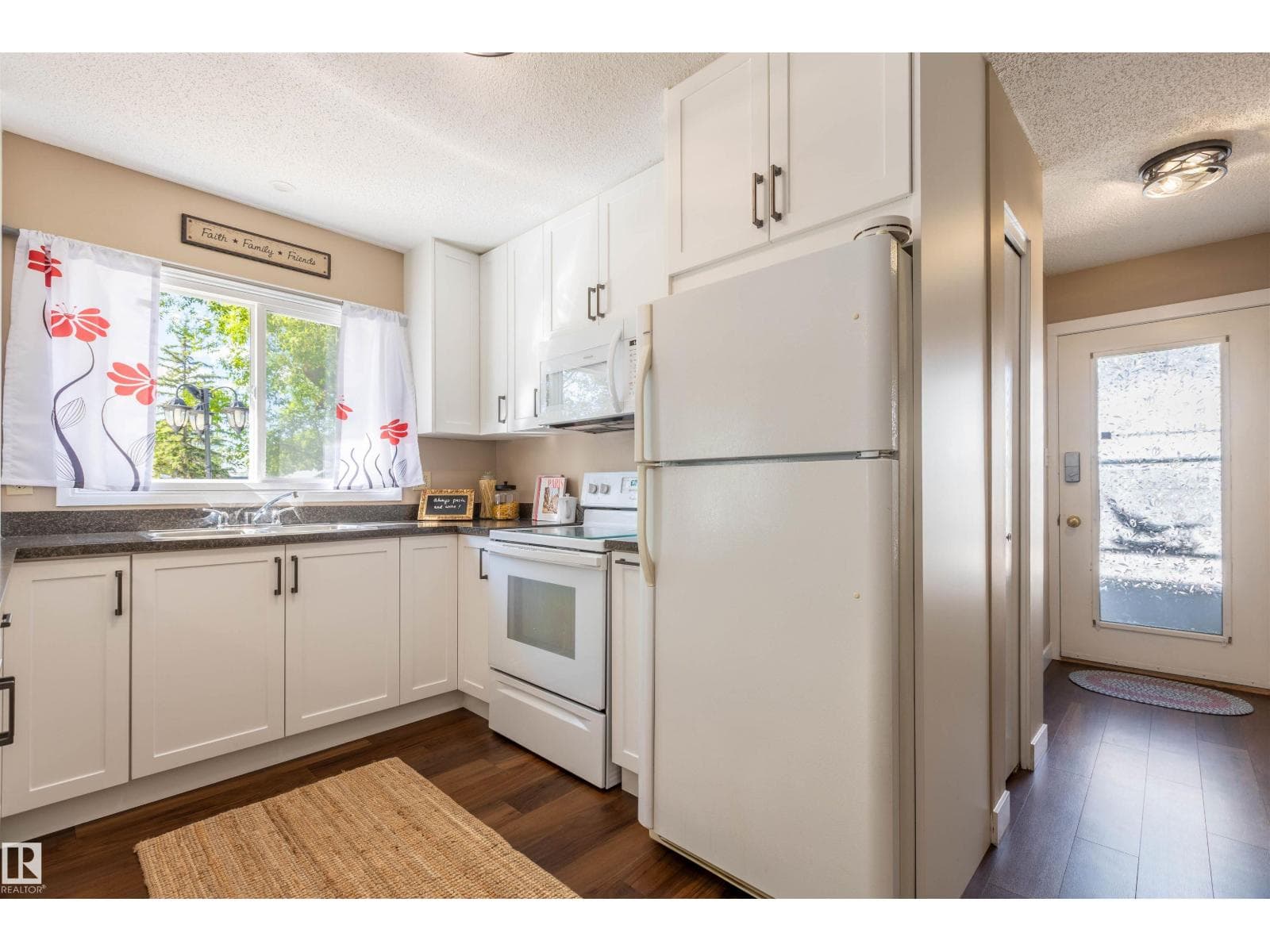 5115 49 AV — photo 5