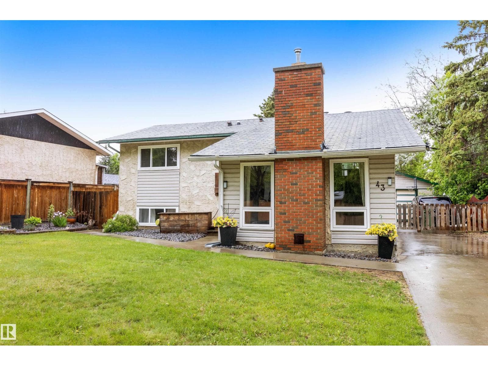 43 LAYDON DR — photo 2