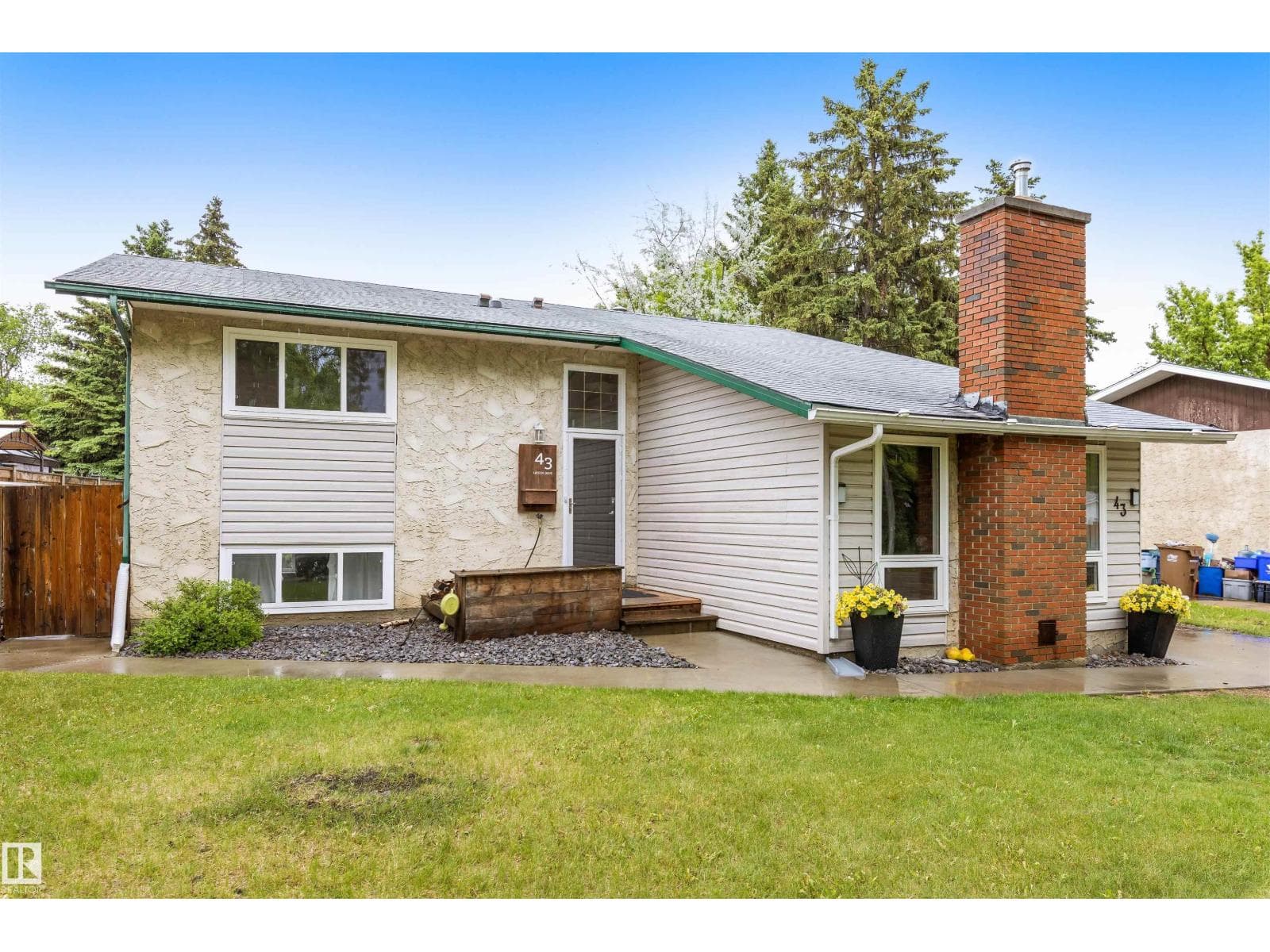 43 LAYDON DR — photo 3