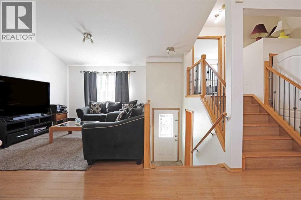 12 Upland Place W — photo 4