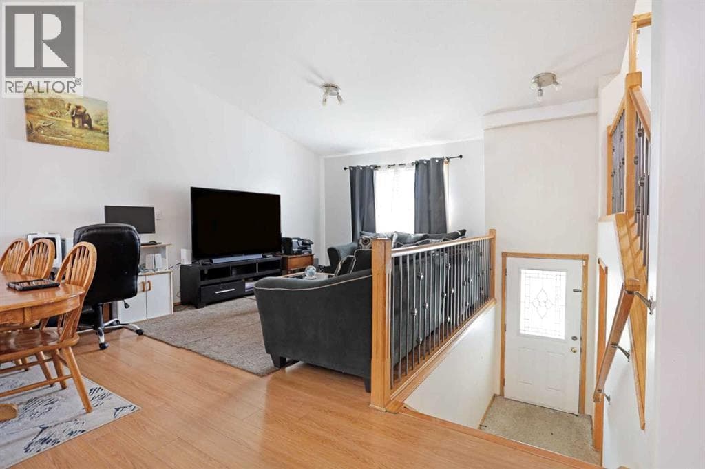 12 Upland Place W — photo 5