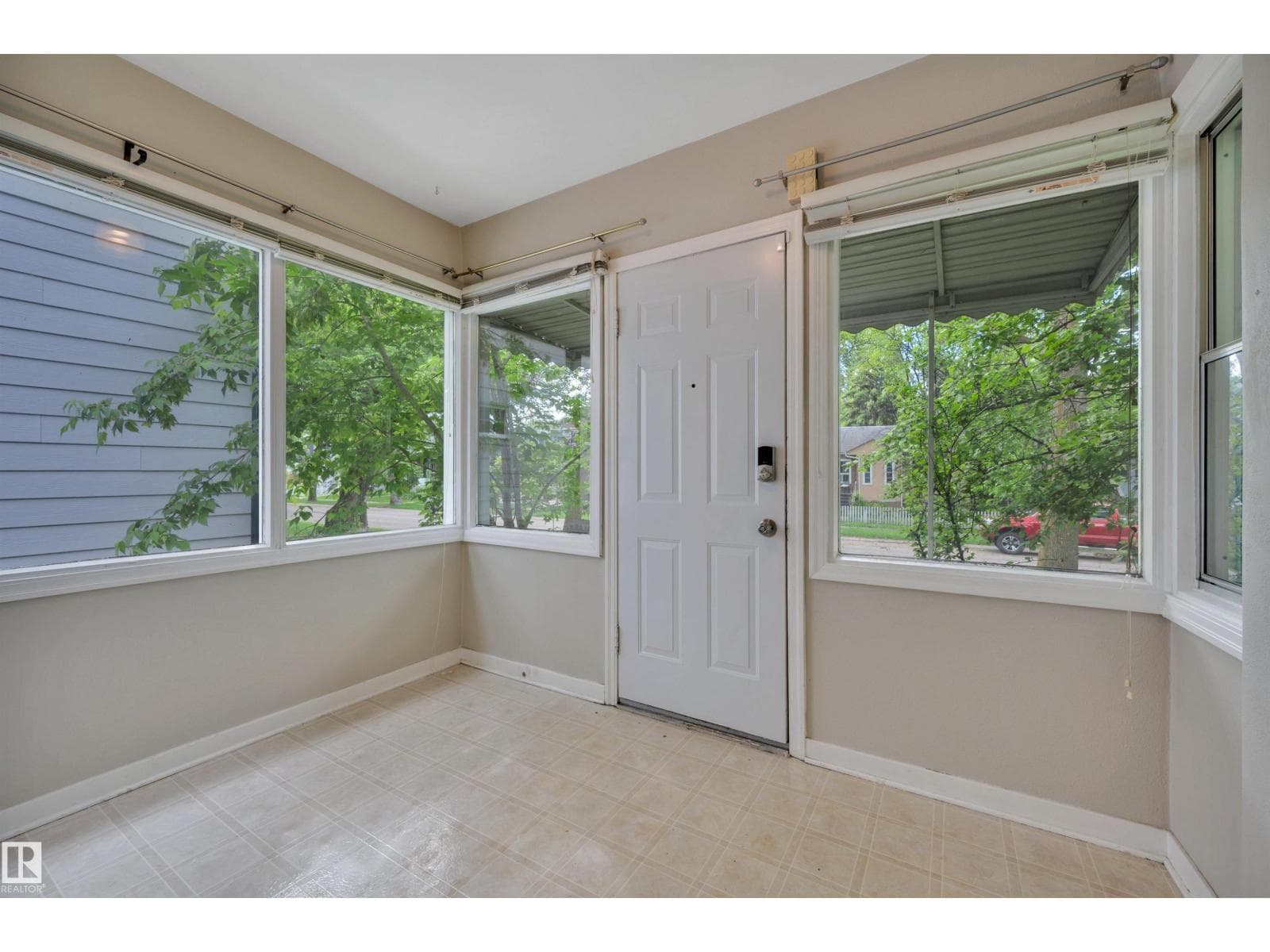 9624 77 AV NW — photo 3