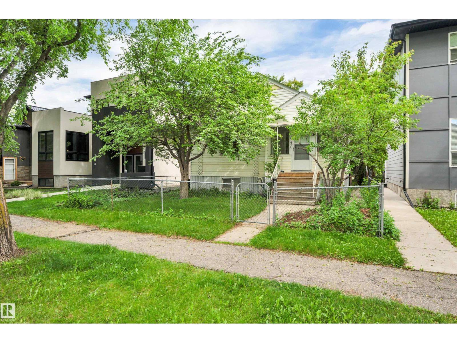 9624 77 AV NW — photo 2