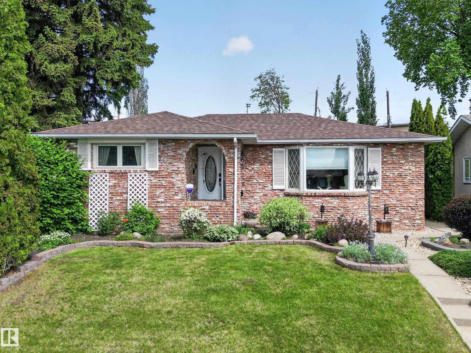 6616 95 AV NW