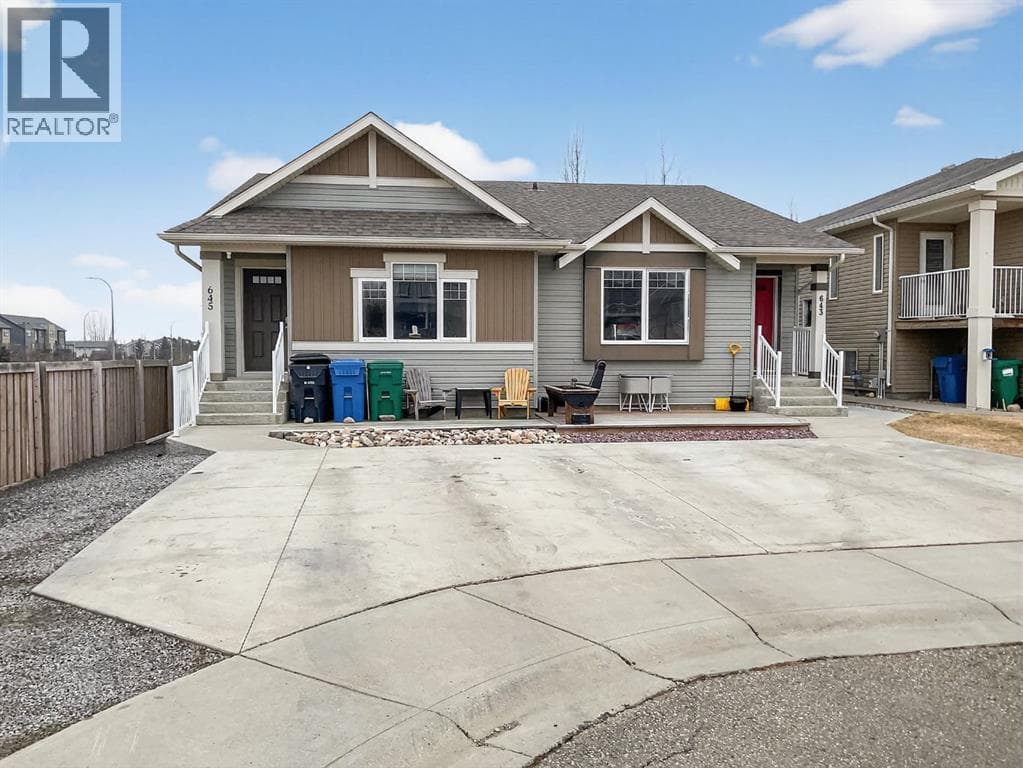 645 Silkstone Point W — photo 2