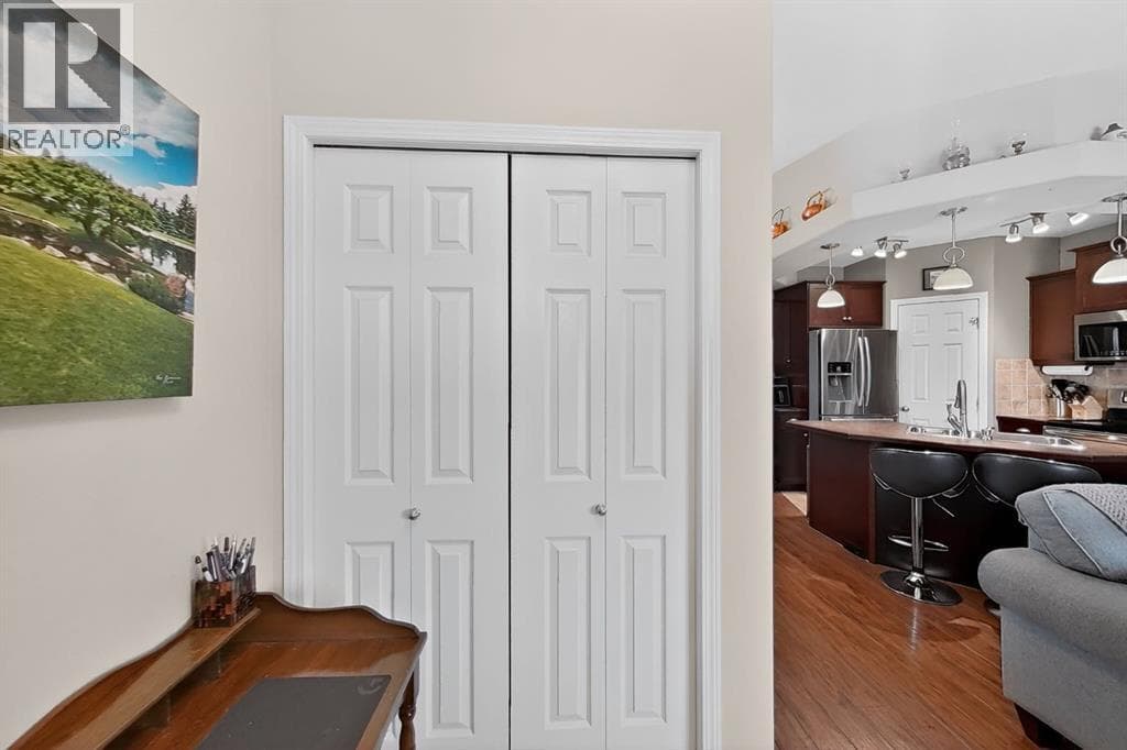 645 Silkstone Point W — photo 5