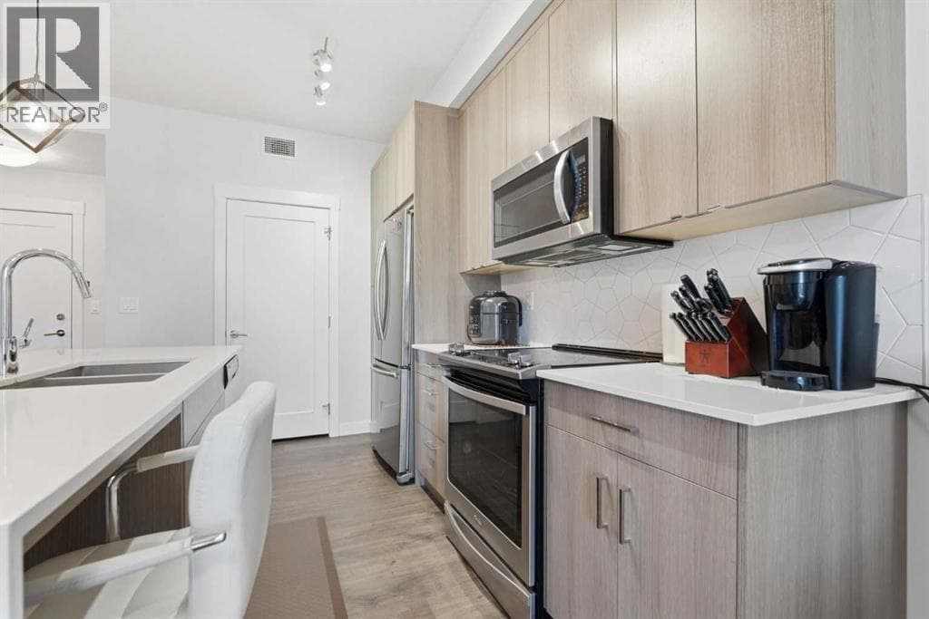 414, 30 Walgrove  SE — photo 4