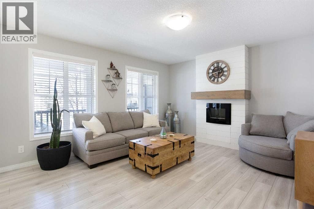 239 Windford Crescent SW — photo 3