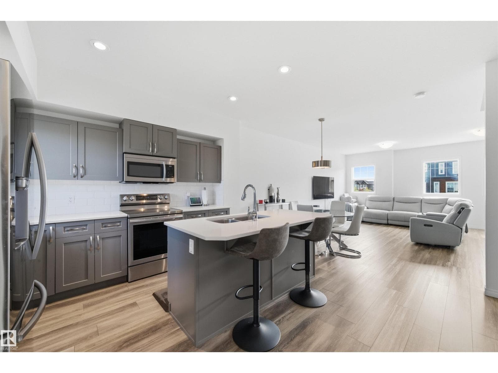 1506 157 ST SW — photo 3