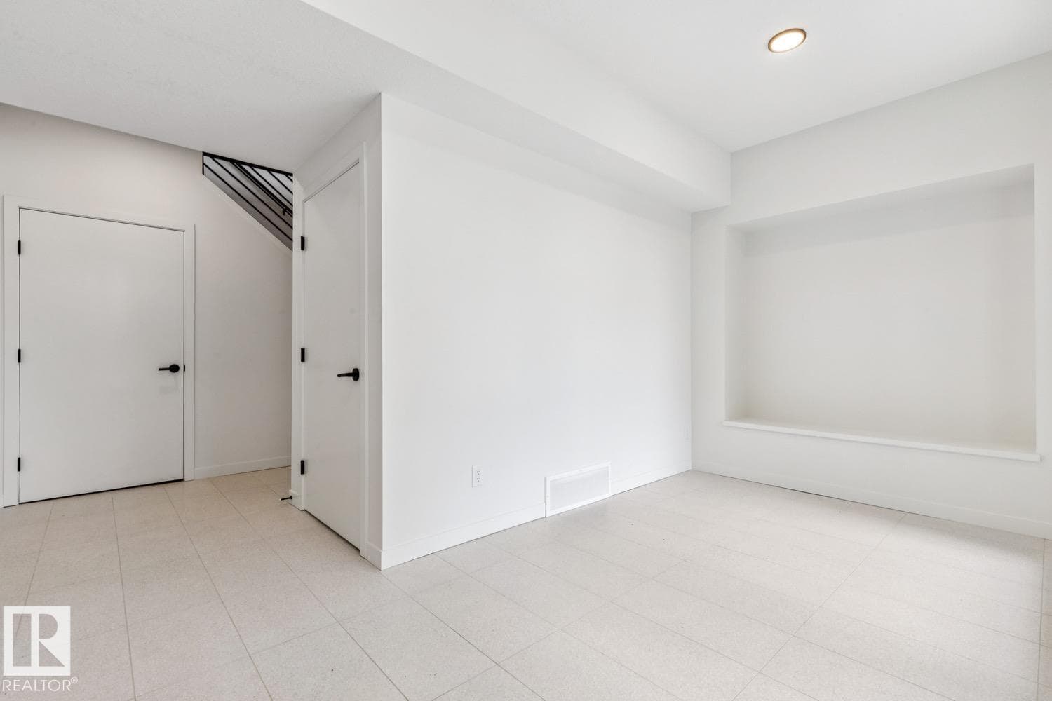 #6 10331 Wadhurst RD NW — photo 5