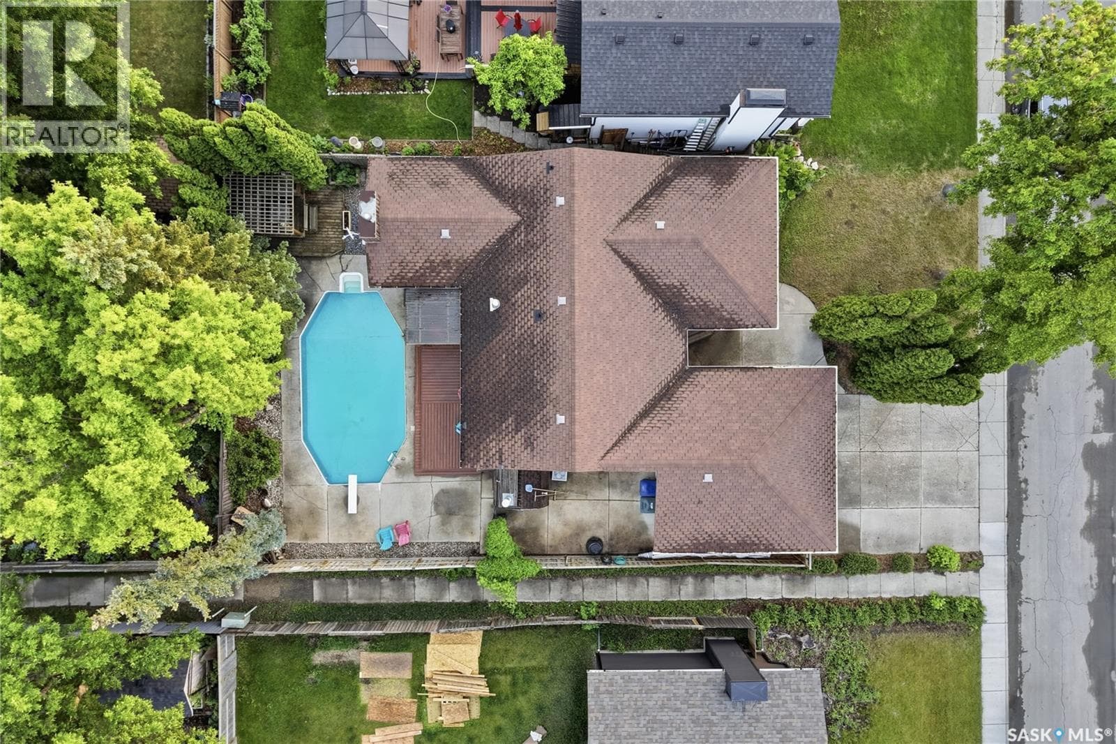 131 Nokomis CRESCENT