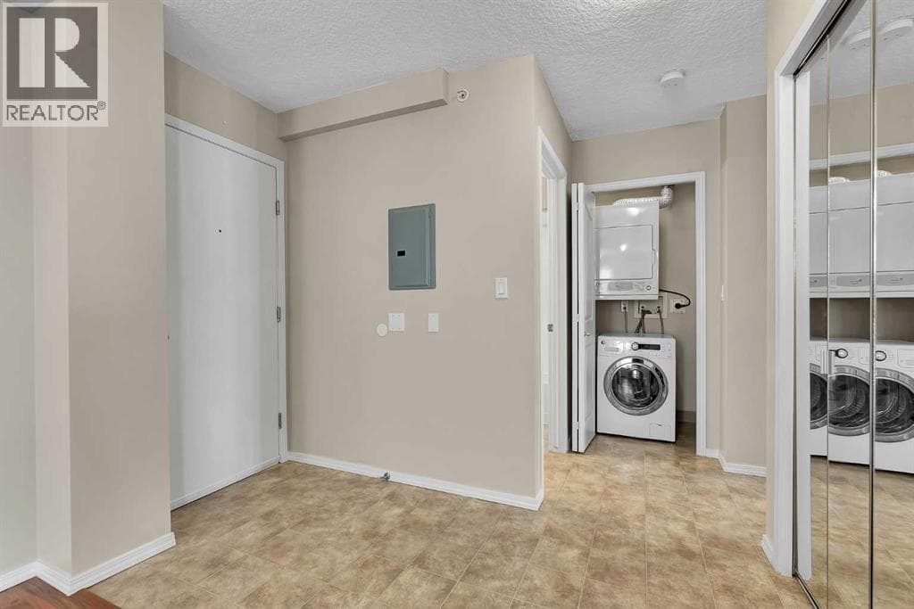 1518, 1111 6 Avenue SW — photo 4