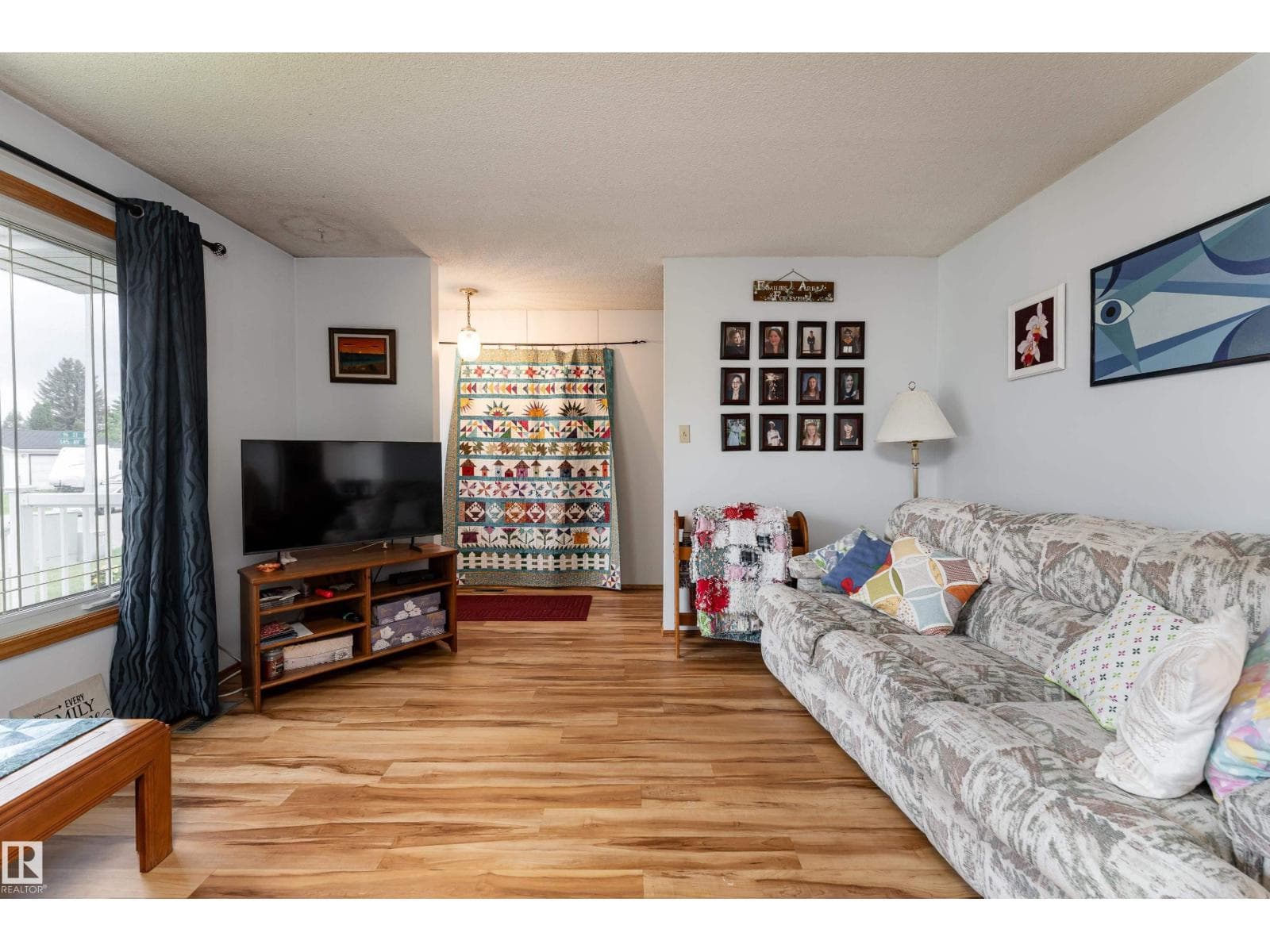 9559 145 AV NW — photo 4