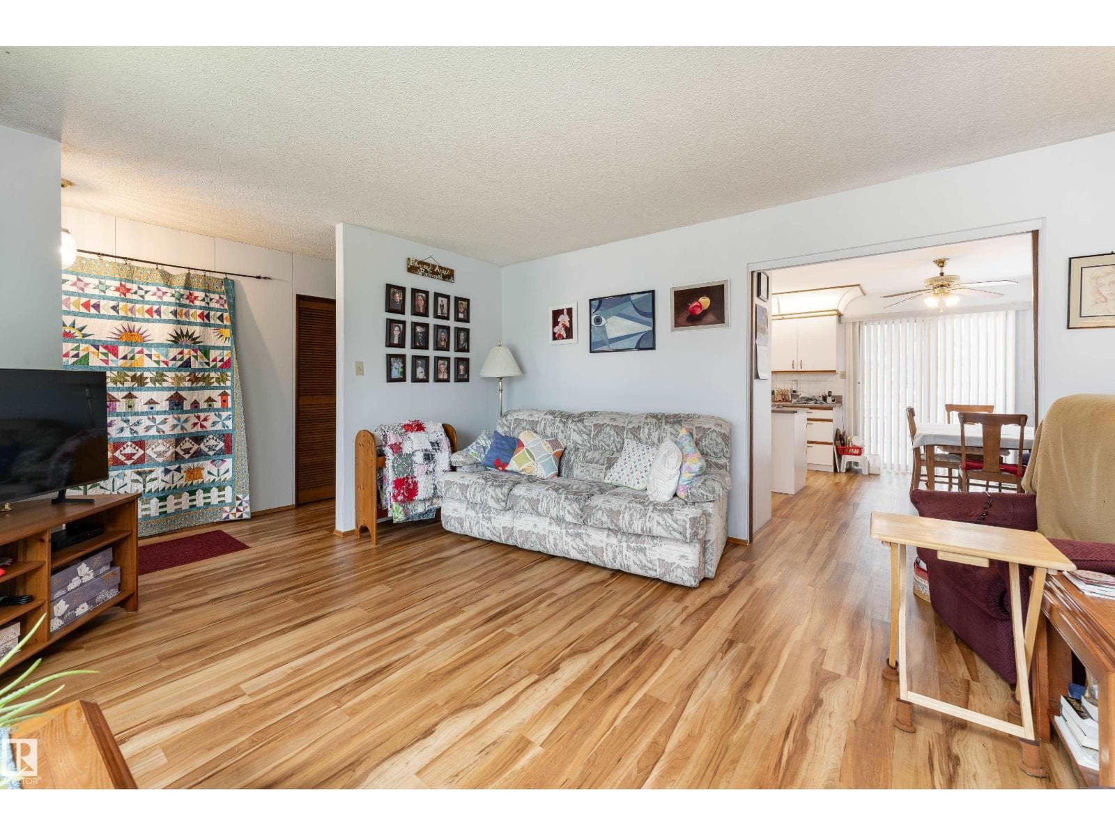 9559 145 AV NW — photo 5