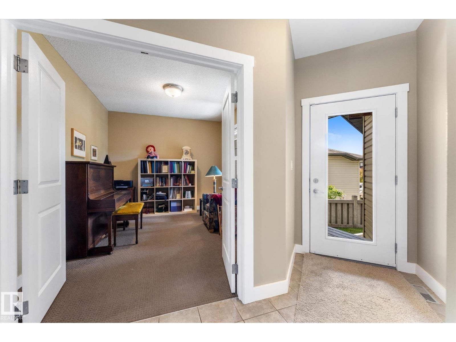 488 MACEWAN RD SW — photo 4