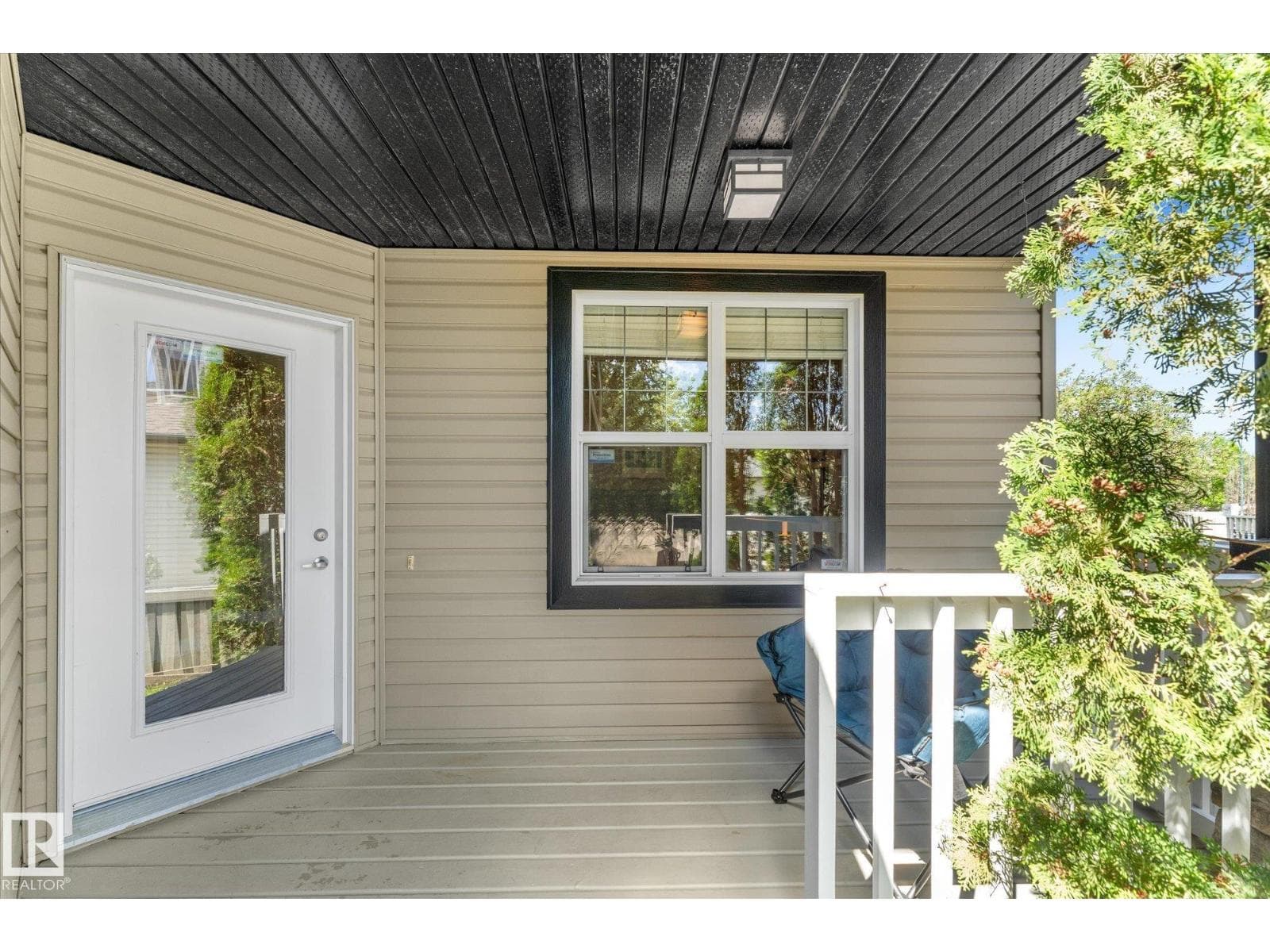 488 MACEWAN RD SW — photo 2