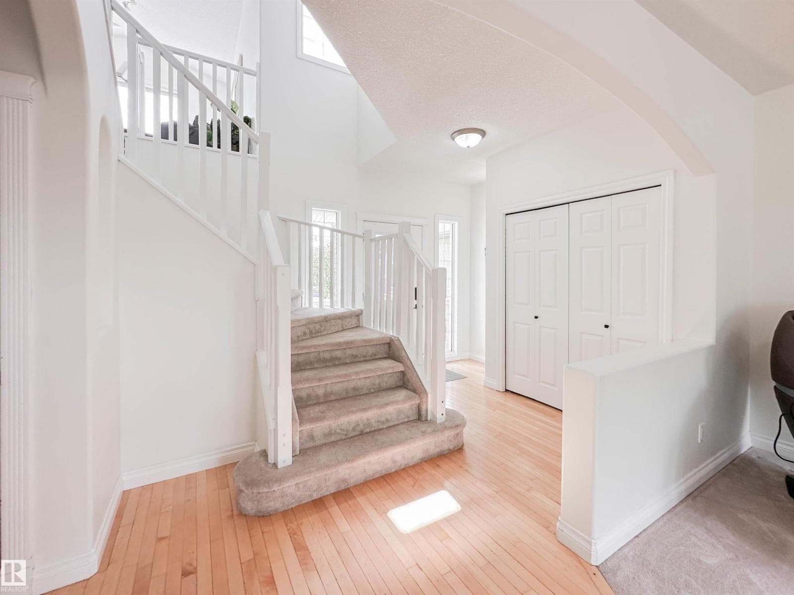 10 ORLEANS CT — photo 2