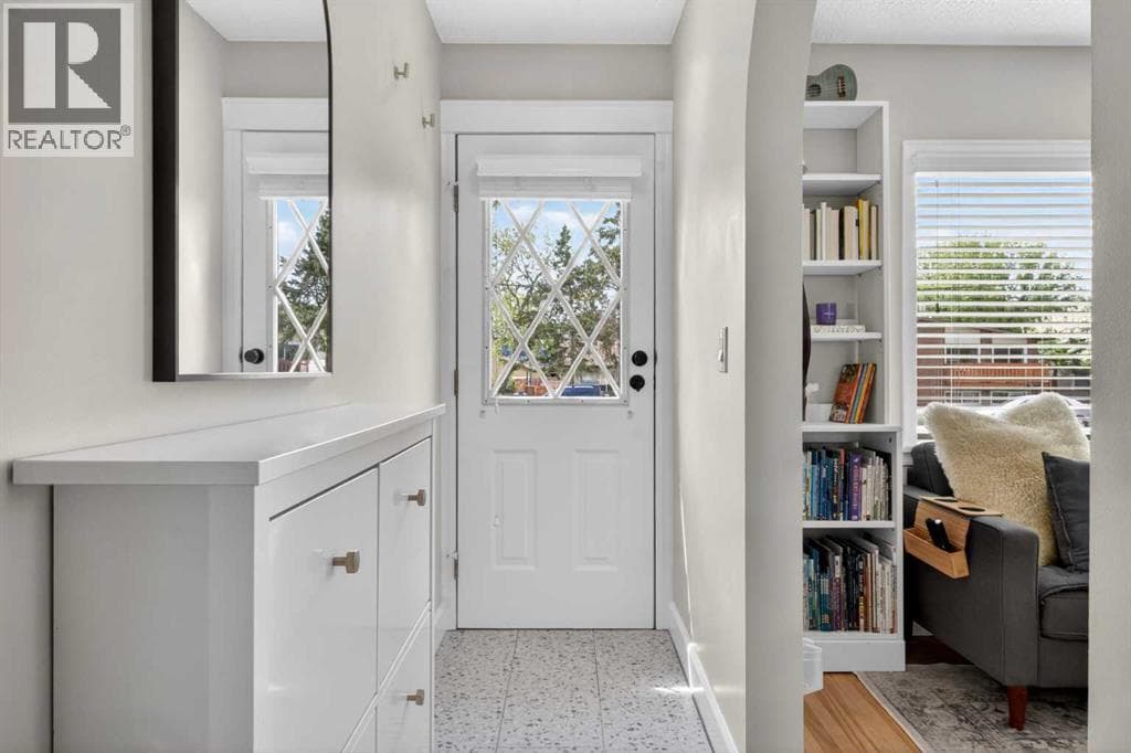 6132 33 Avenue NW — photo 3