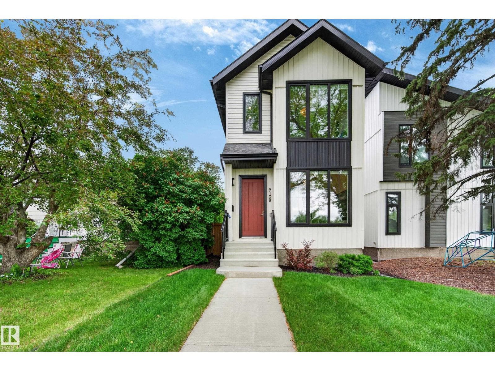 9108 64 AV NW — photo 3