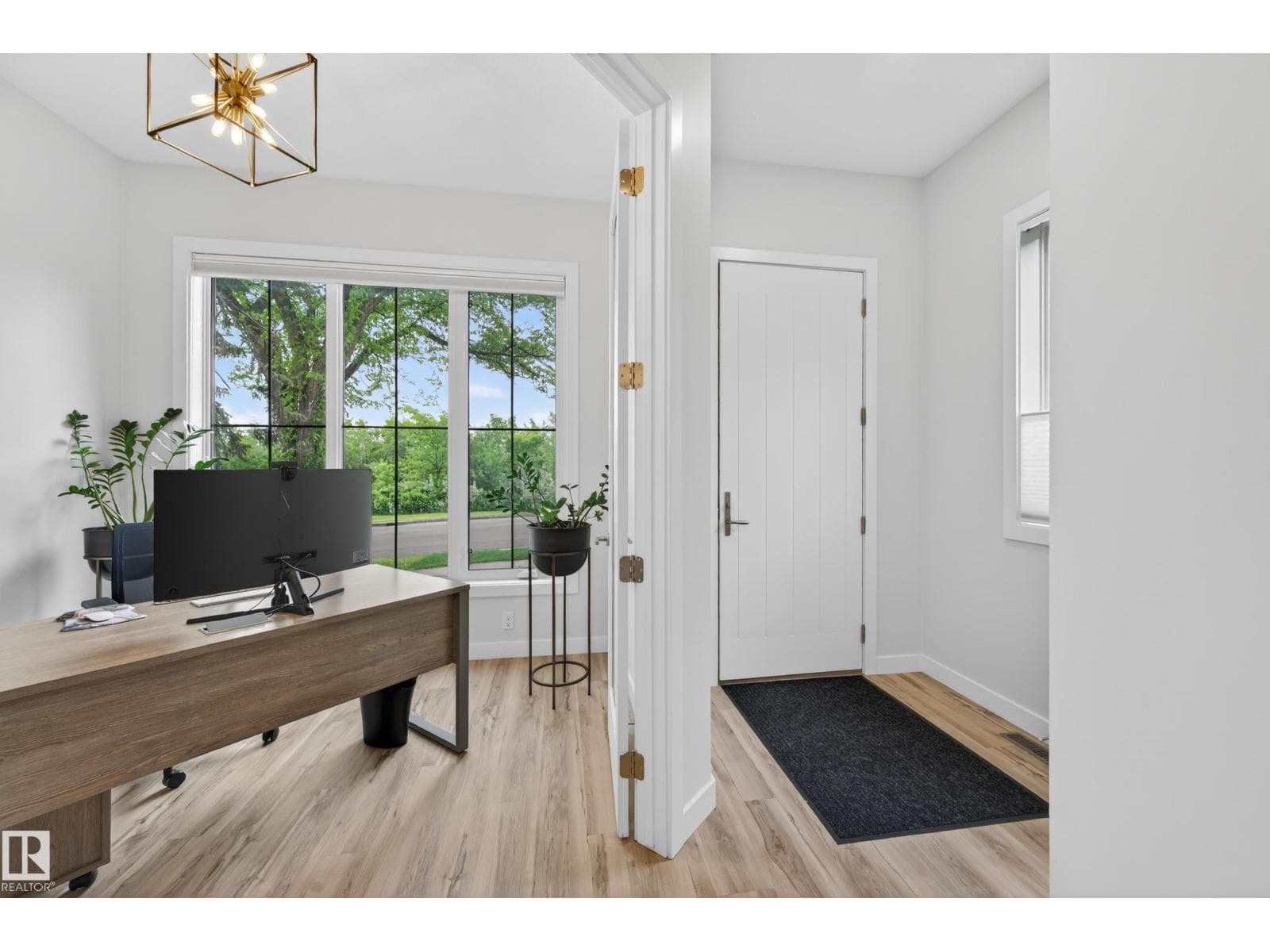 9108 64 AV NW — photo 4