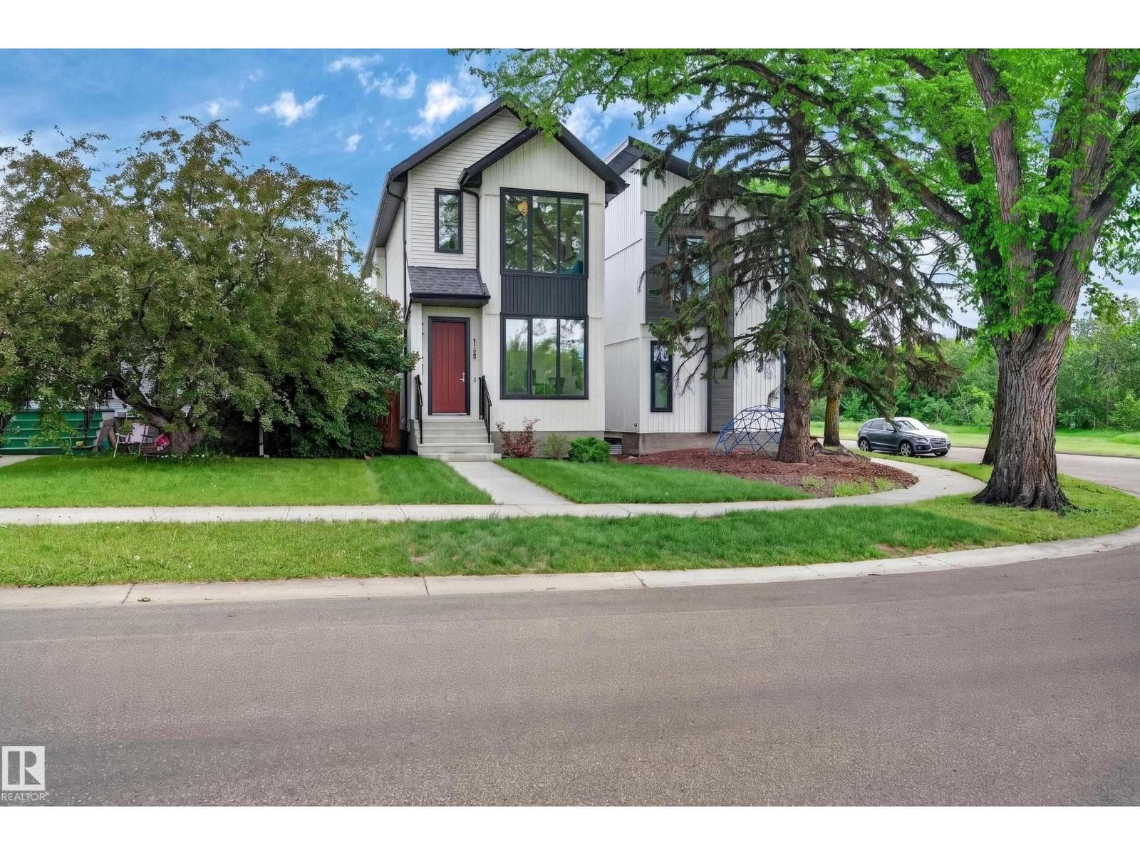 9108 64 AV NW — photo 2