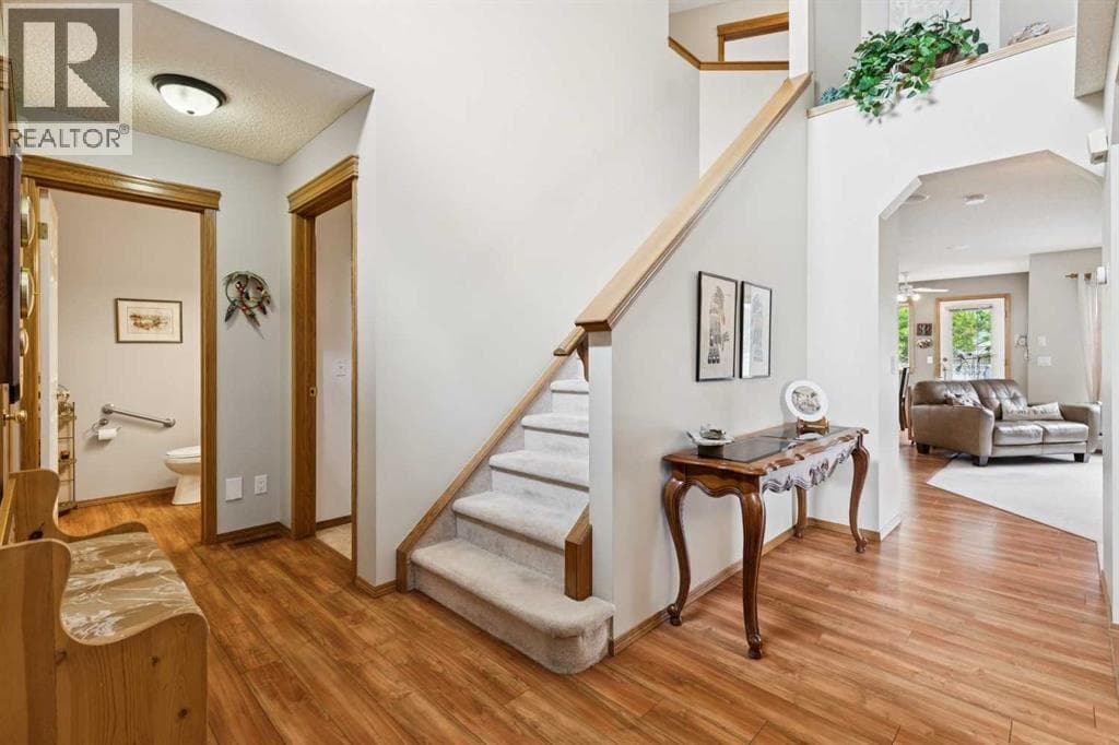 859 Somerset Drive SW — photo 2