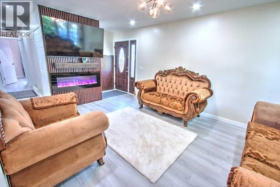 707 Malvern Drive NE — photo 4