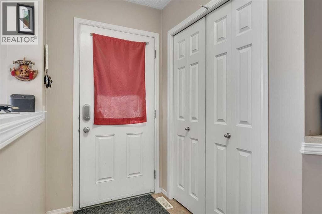 33 Saddlebrook Common NE — photo 2