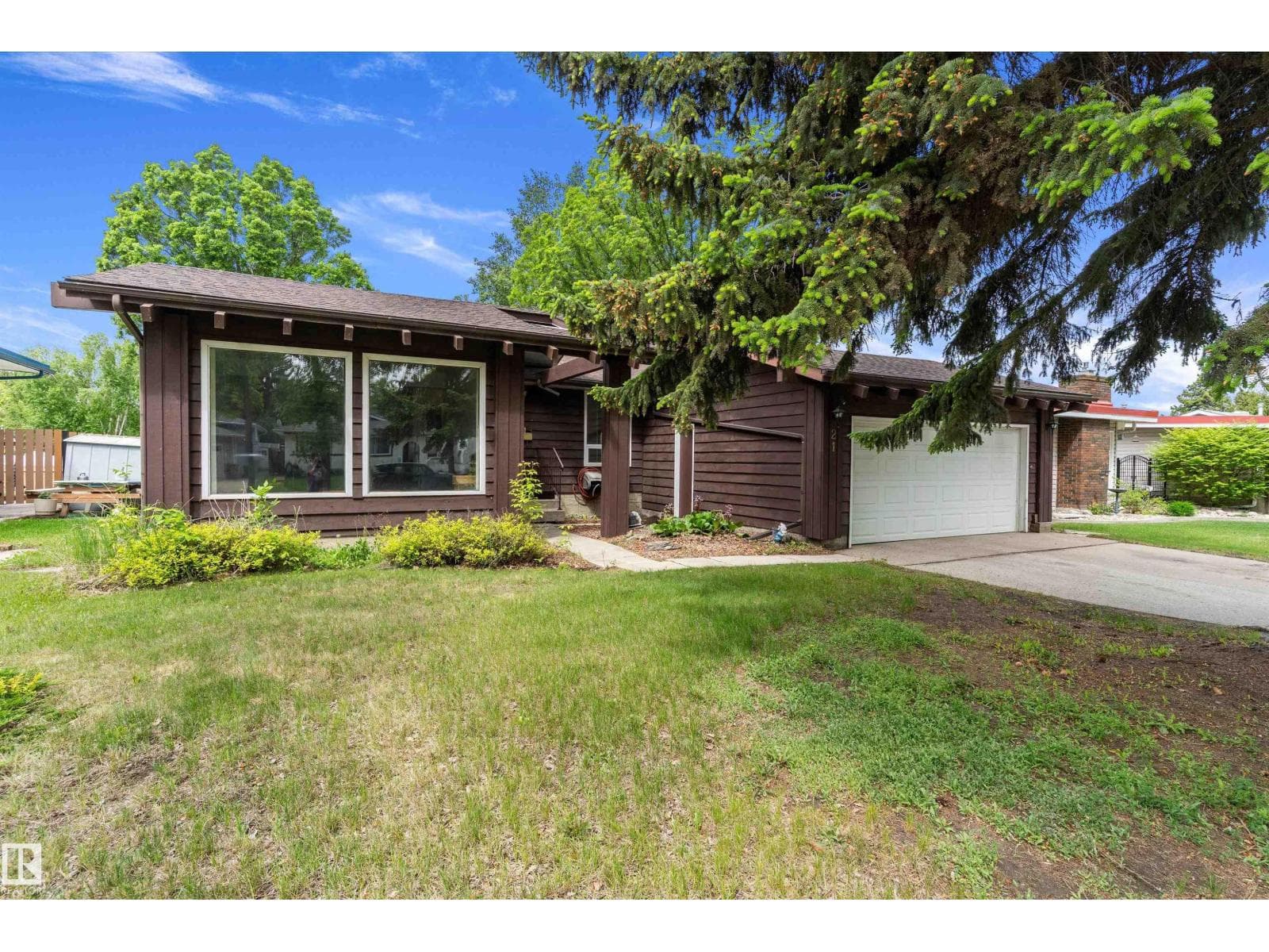 21 GRAHAM AV
