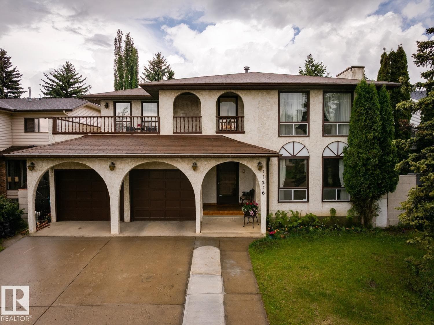 11216 21 AV NW