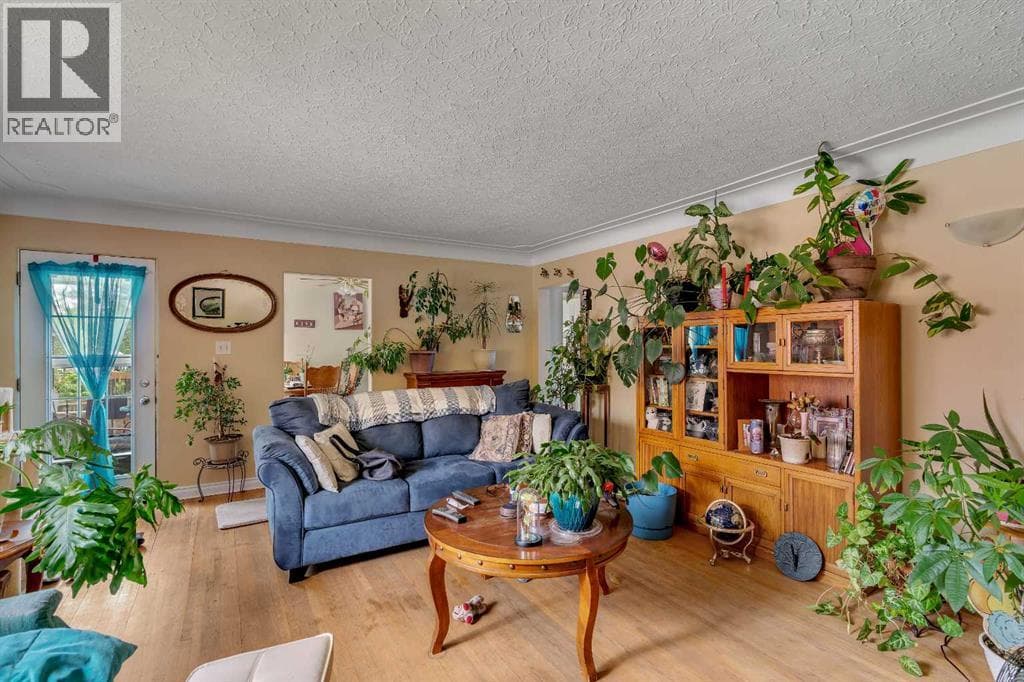 7621 23 Street SE — photo 4