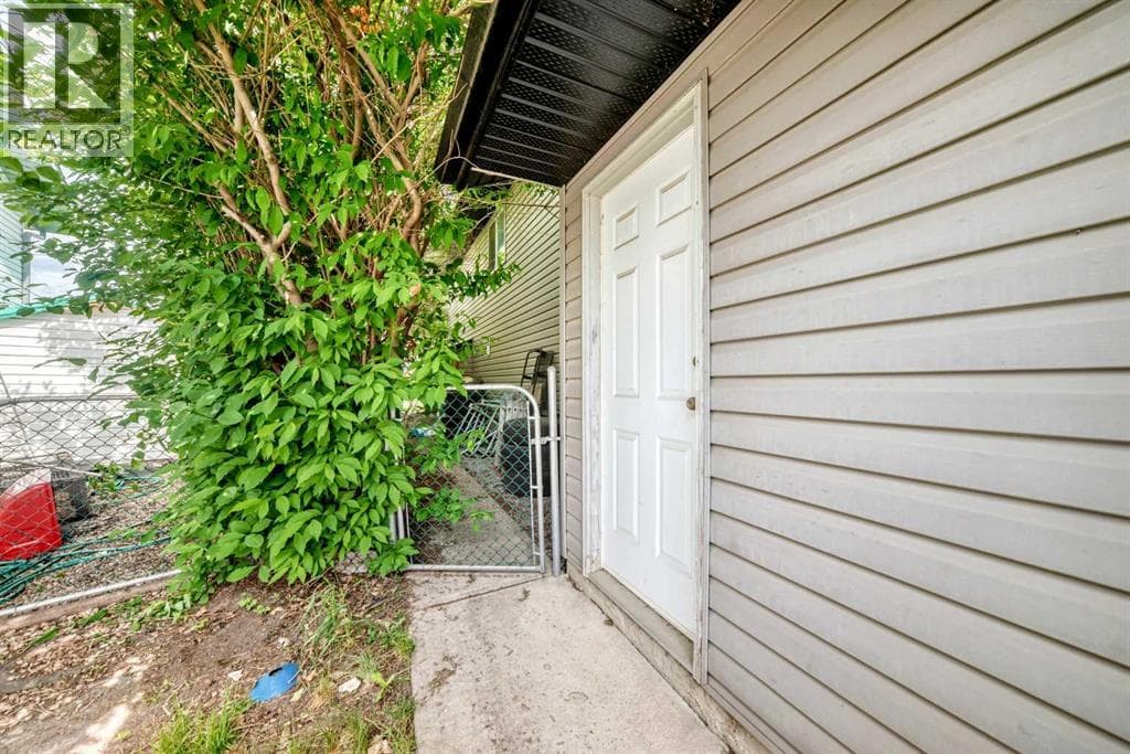 275 6 Avenue NW — photo 5
