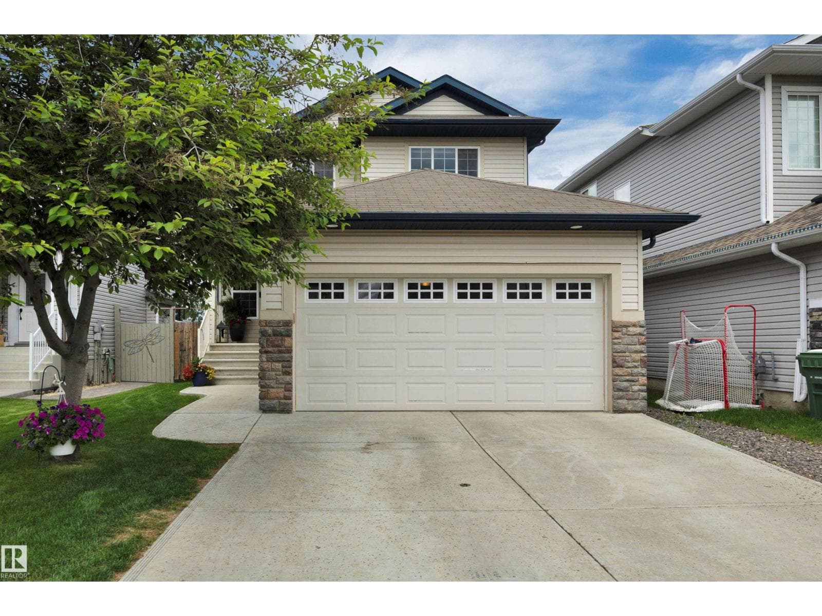 52 SELKIRK PL