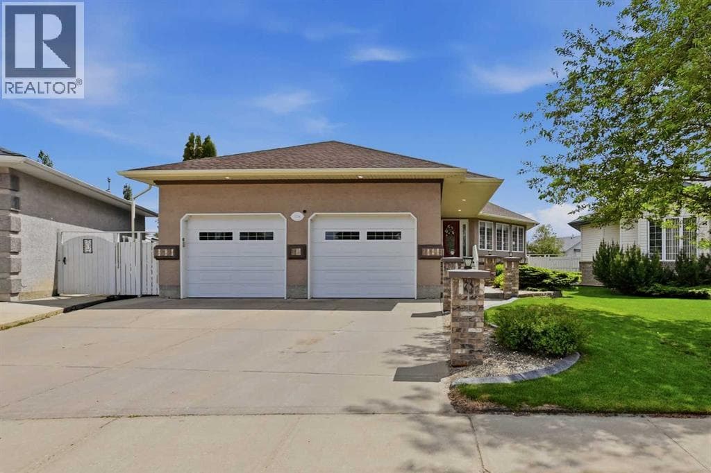 134 ANDREWS Close — photo 2
