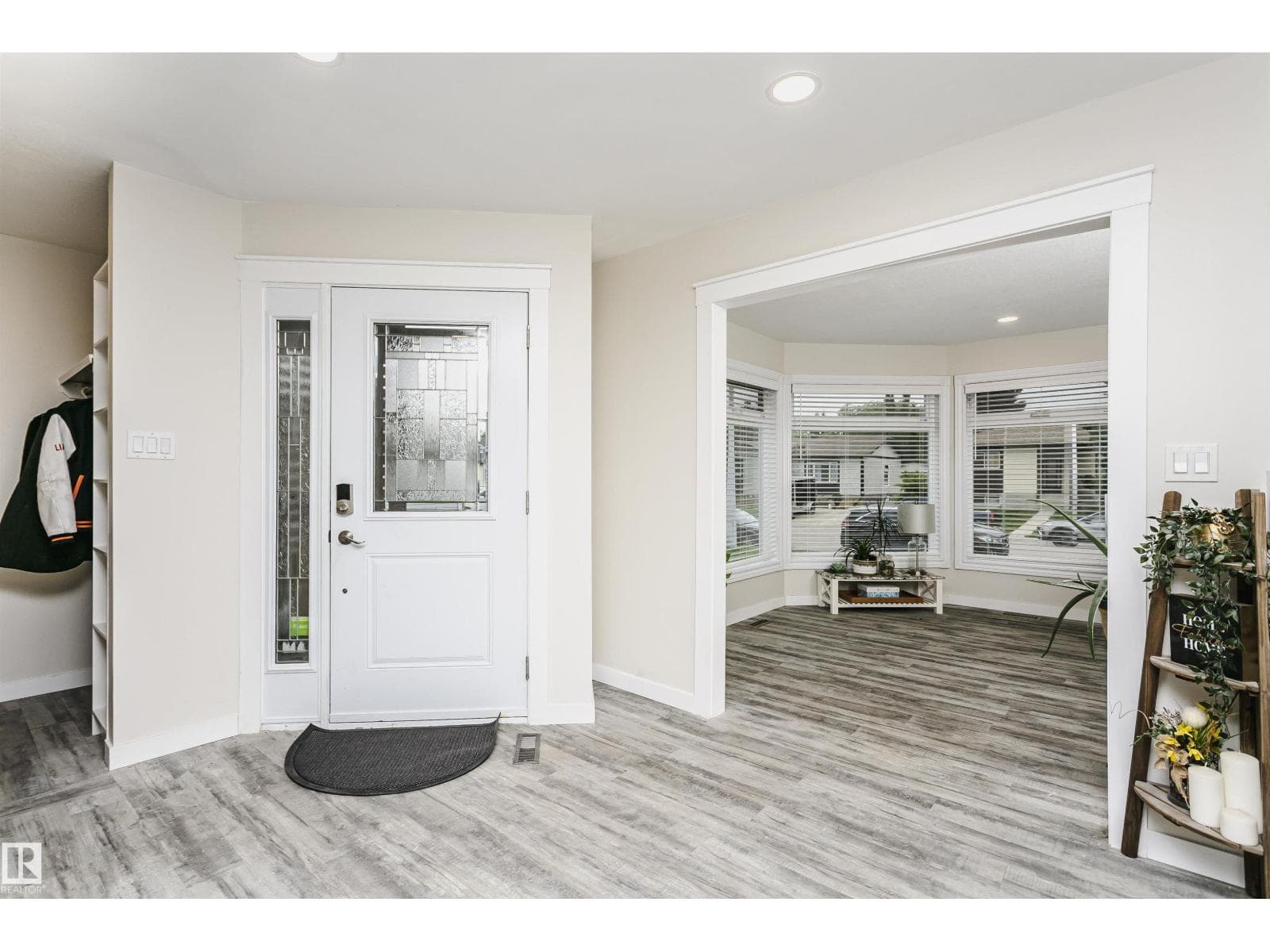 5610 57 AV — photo 2