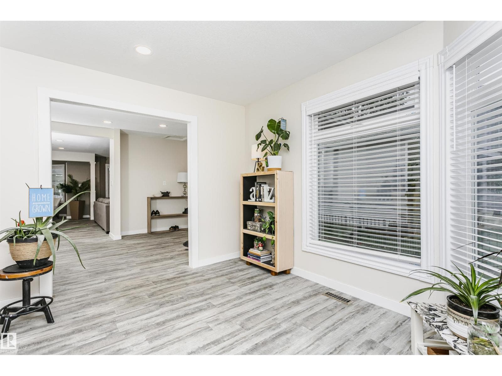 5610 57 AV — photo 5