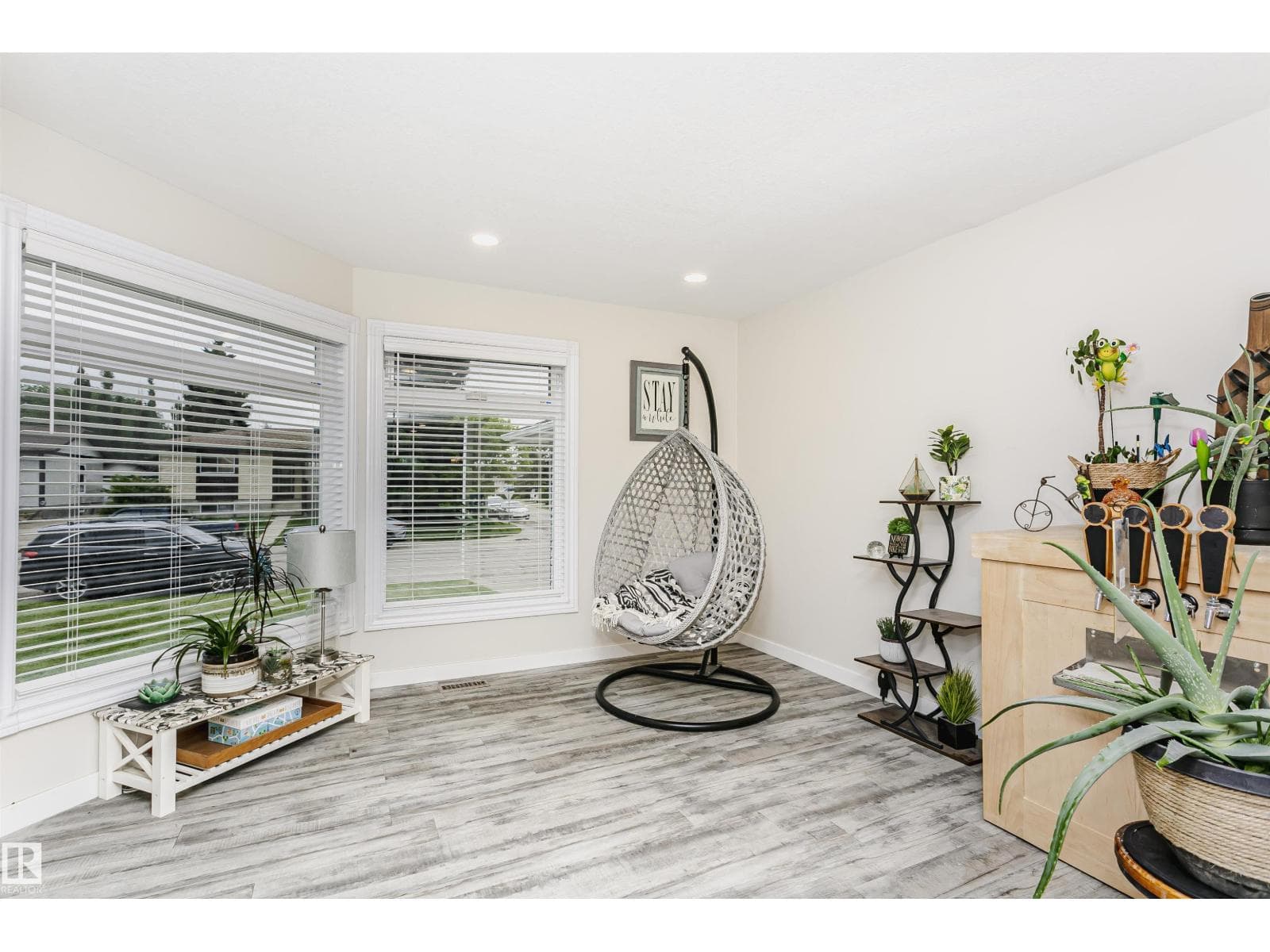 5610 57 AV — photo 4