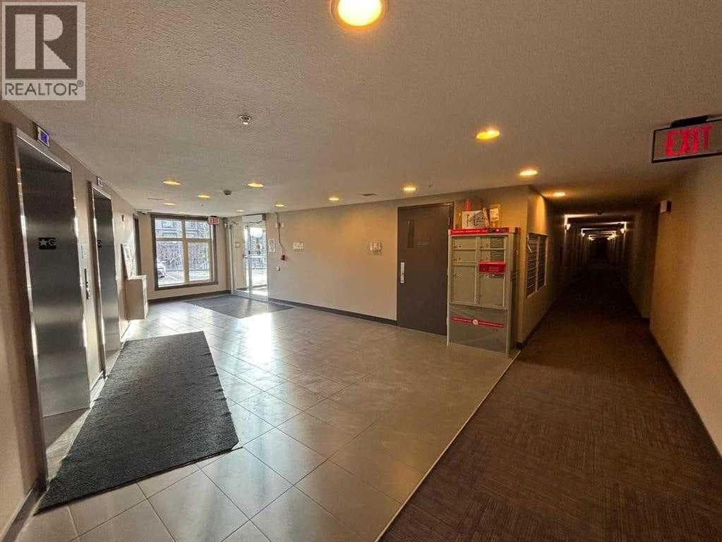 214, 15 Aspenmont Heights SW — photo 4