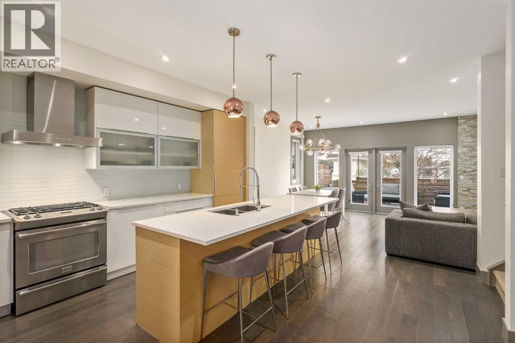 1826 37 Avenue SW — photo 4